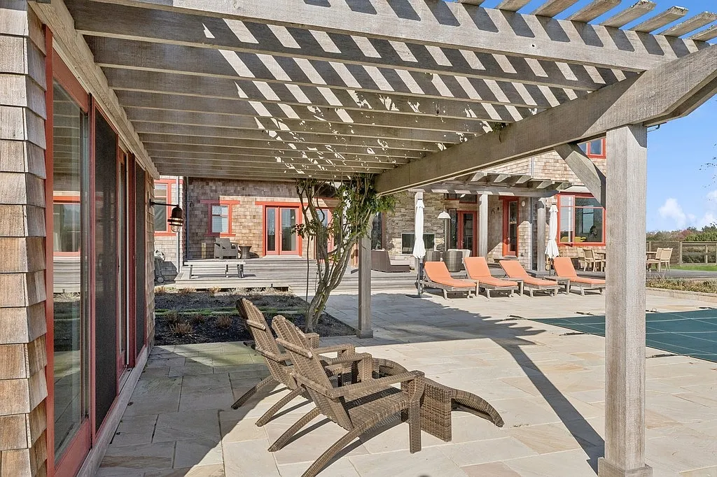 Spectacular South Of The Highway Rental With Tennis — Photo 2