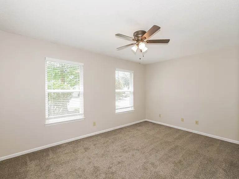 2282 Shadowbrook Dr — Photo 14