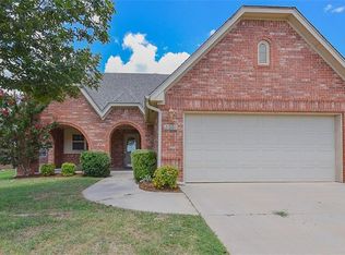2201 SE 8th St, Moore, OK 73160