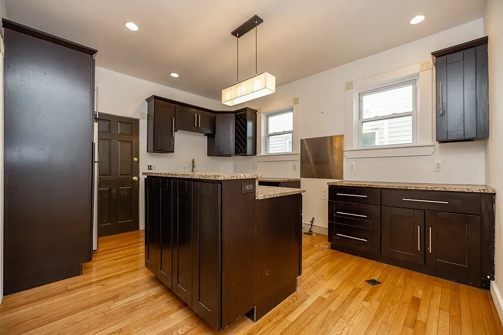4 bed, 1.5 bath, 1200 sqft, $5,250 — Photo 1