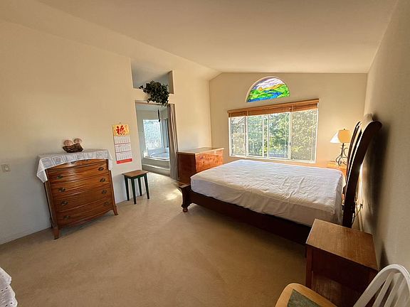 Primary bedroom upstairs, very spacious, bright and quiet. Back to the backyard