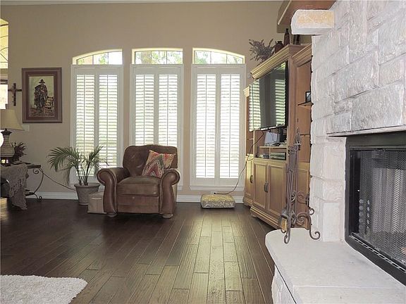 3rd image of 6610 Forest Oaks Ct
