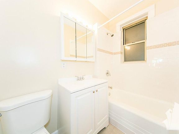 5th image of 1603 W Berteau Ave #1511