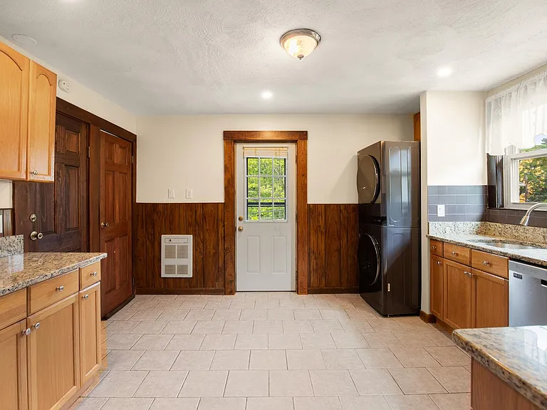 28 Churchill Ave #1 — Photo 14