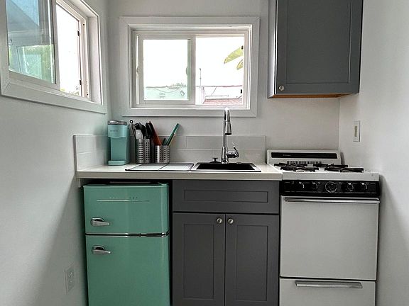 3rd image of 2940 Somerset Dr