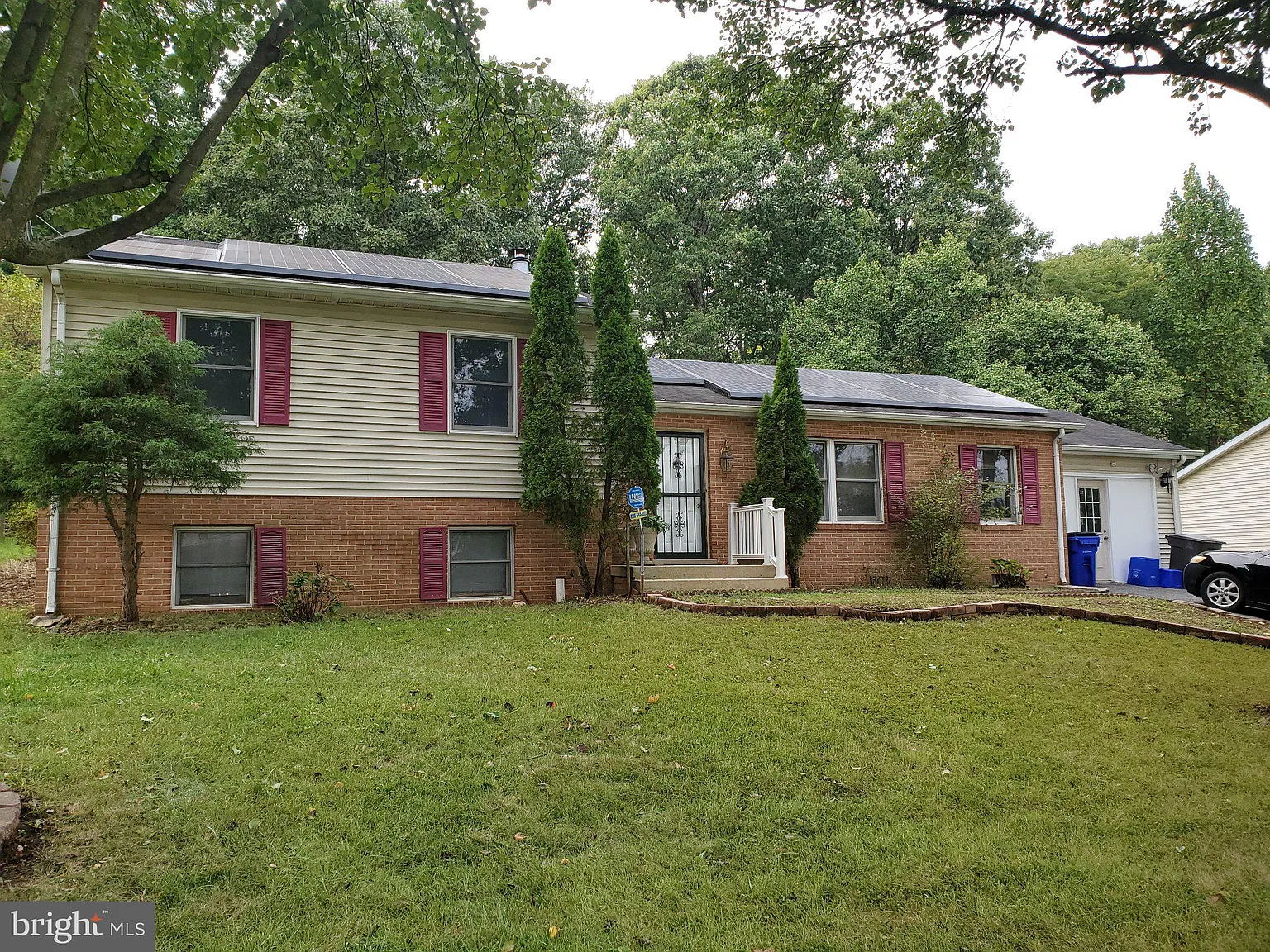 4 bed, 3.0 bath, 2064 sqft, $3,700 — Photo 2