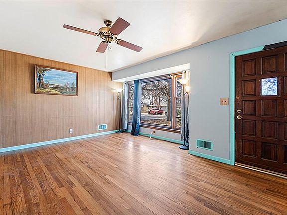 4th image of 10107 Belmont Ave