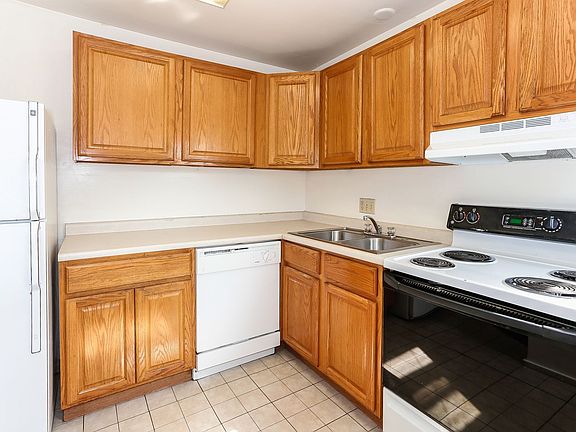 2nd image of 1331 Washtenaw Ave #4