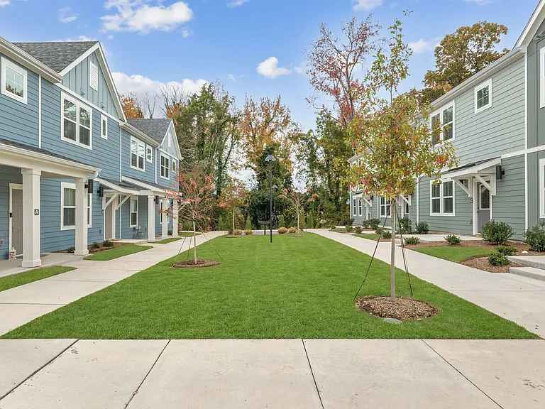 Hamlet Huntersville - Homes & Townhomes for Rent — Photo 24