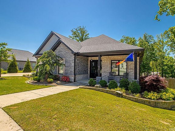 2nd image of 835 Grand Teton Dr