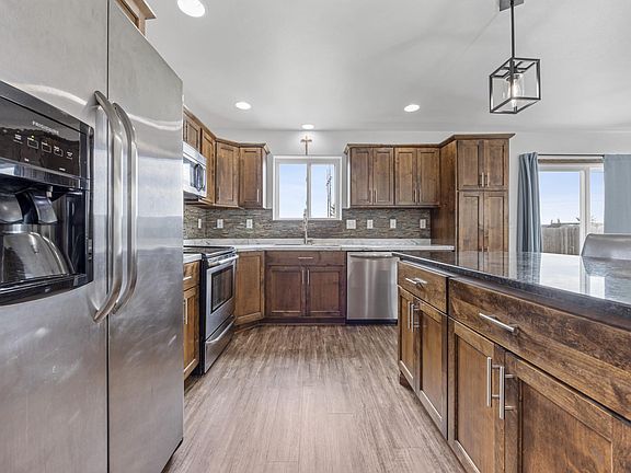 5th image of 501 Foxtail Dr