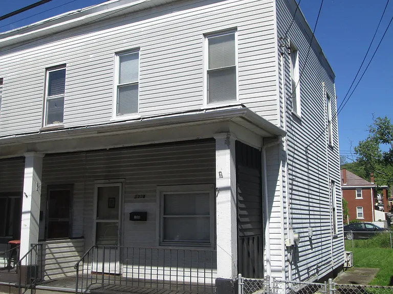 1208 Holmes St — Photo 2