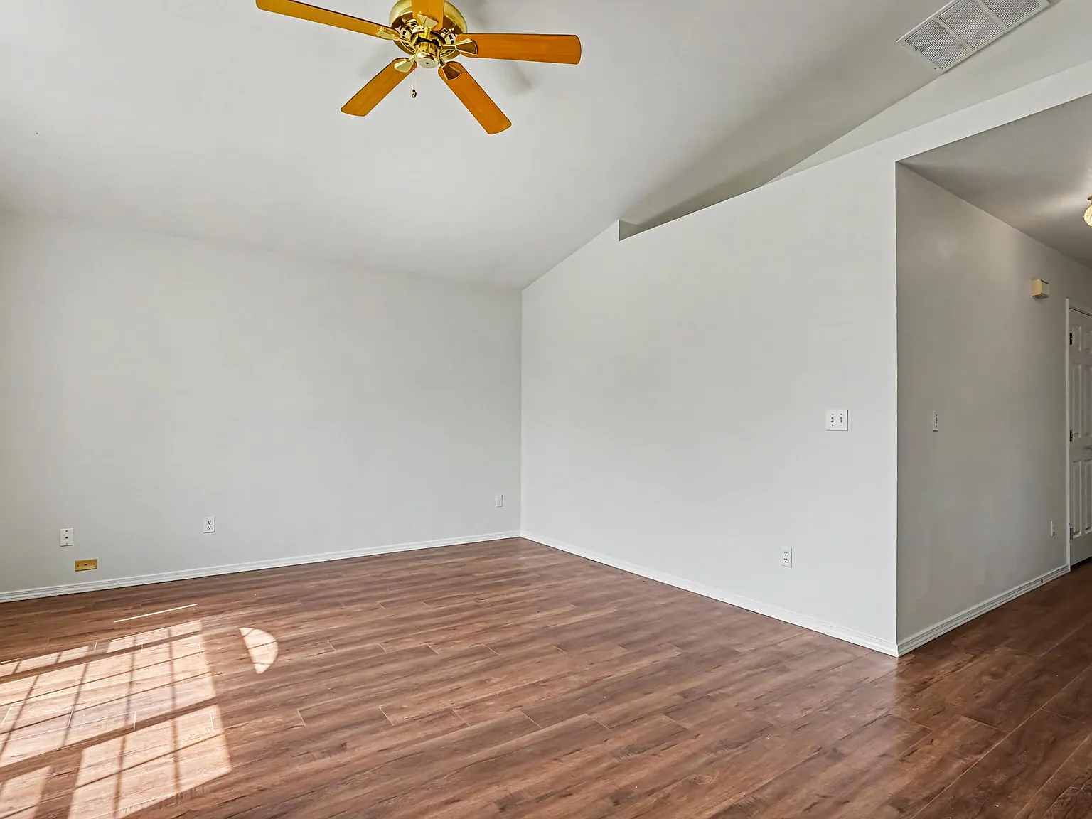3 bed, 1424 sqft, $2,295 — Photo 3