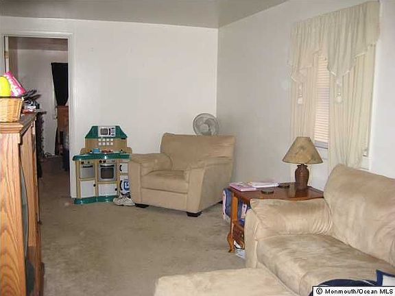3rd image of 674 Campbell Ave