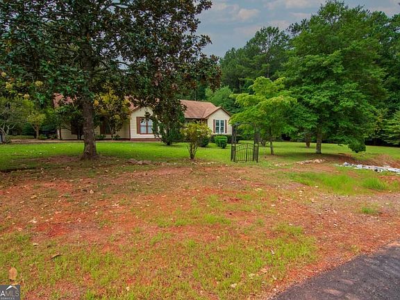 2nd image of 200 Sullivan Cir
