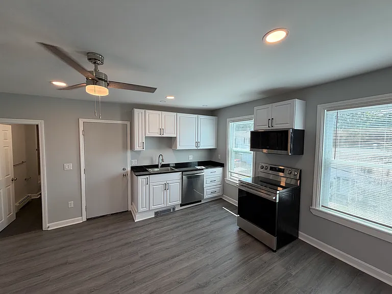188 Division St #2F — Photo 1