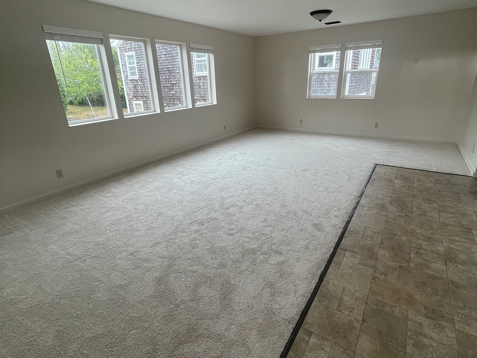 4 bed, 950 sqft, $2,300 — Photo 1