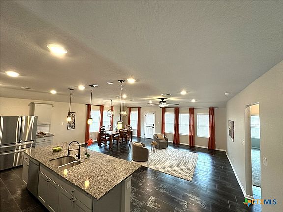 2nd image of 2700 La Mundial St