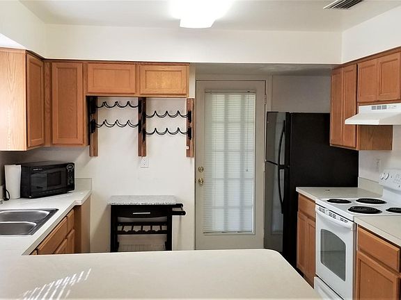3rd image of 843 Faull Dr APT B