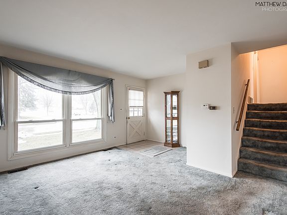 4th image of 710 Armitage Ave