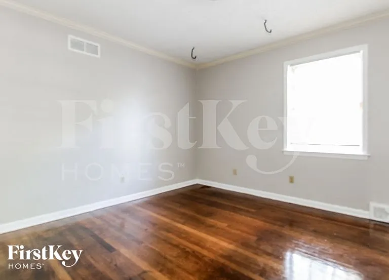 4560 Parkwood Rd — Photo 10