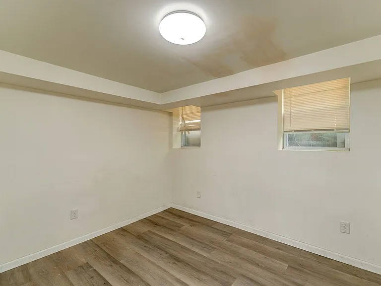 420 Whitney Ave — Photo 21