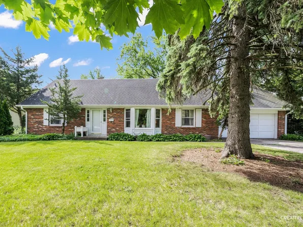 2310 Wyckwood Dr, Aurora, IL 60506