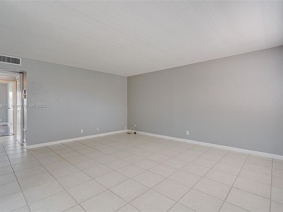 5th image of 520 Saxony Dr #K