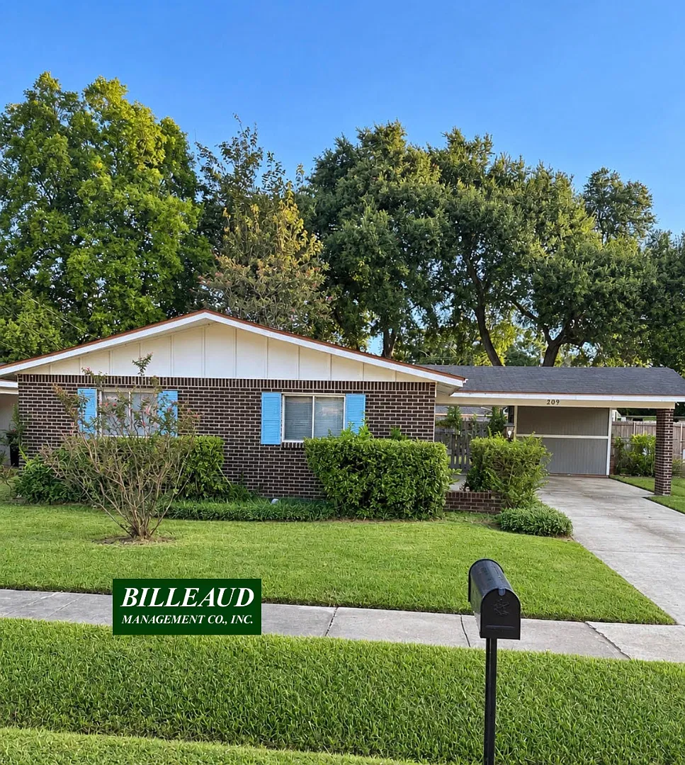 3 bed, 1.5 bath, 1350 sqft, $1,300 — Photo 1