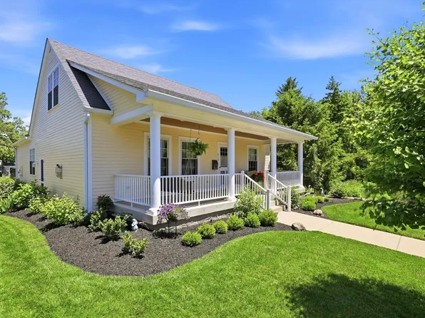 810 W Pine St, Zionsville, IN 46077