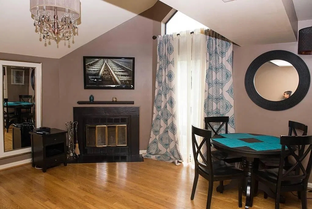 2 bed, 1.5 bath, 960 sqft, $2,300 — Photo 2