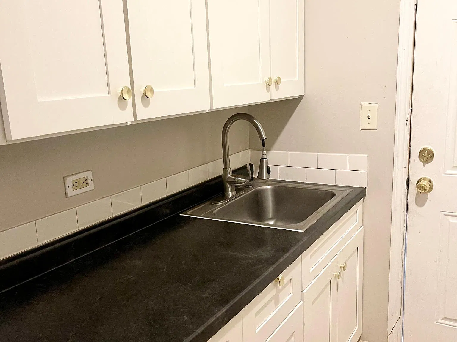 2 bed, 800 sqft, $1,400 — Photo 3