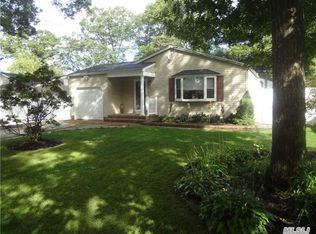 1 Walnut Ave, Farmingville, NY 11738