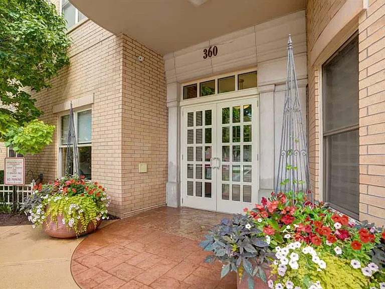 360 W Washington Ave #1001 — Photo 6