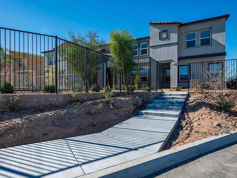 444 Moonlight Cove Dr — Photo 1