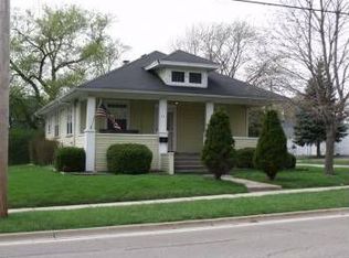 39 N Lord Ave, Carpentersville, IL 60110