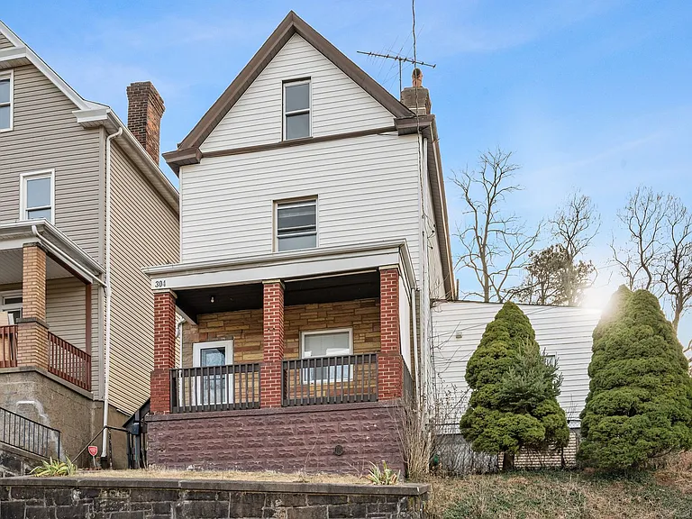 304 Marlow St — Photo 3