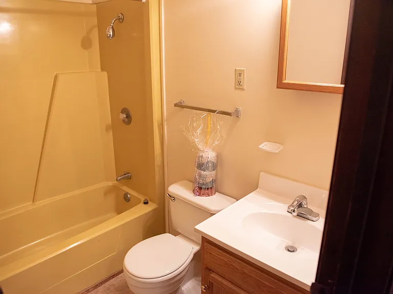 Cedar Point Apartments — Photo 16