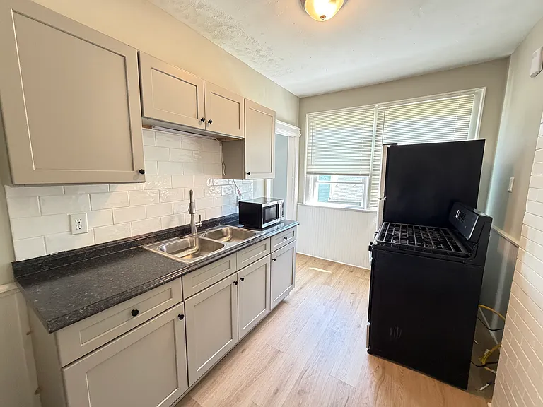 80 Dewitt St #2 — Photo 5