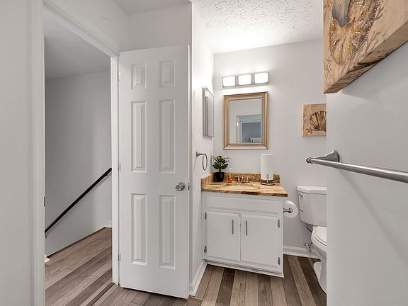 5th image of 633 Dorene Pl