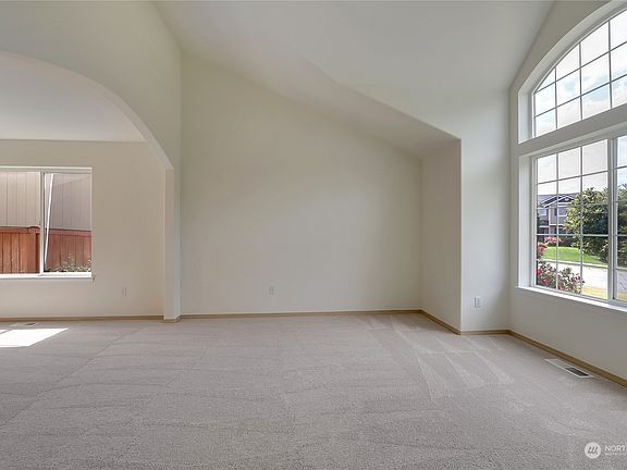 4th image of 19027 89th Avenue E