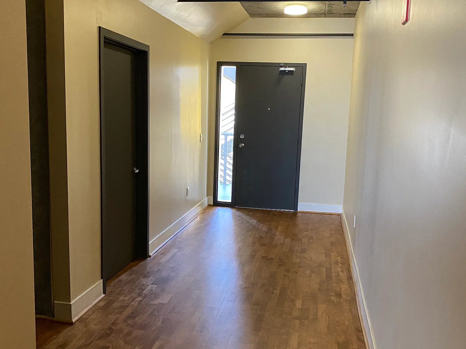 1 bed, 977 sqft, $2,950 — Photo 3