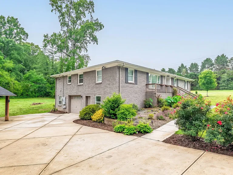 1825 Rozwood Dr — Photo 4