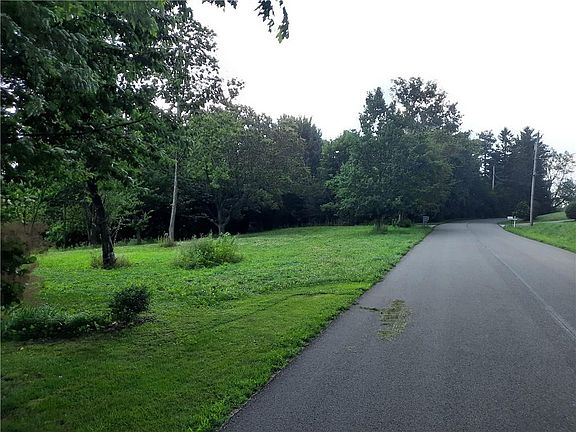 5th image of Hillhaven Dr
