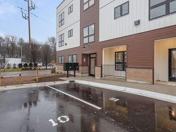 5th image of 255 Bradford St NE Unit 32