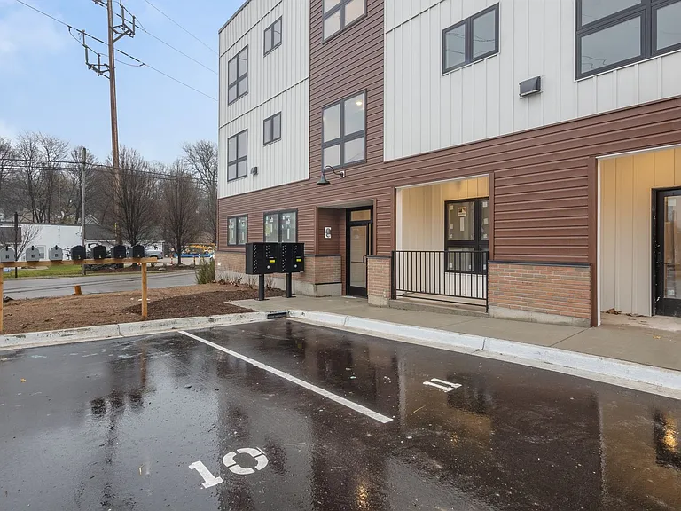 255 Bradford St NE — Photo 1