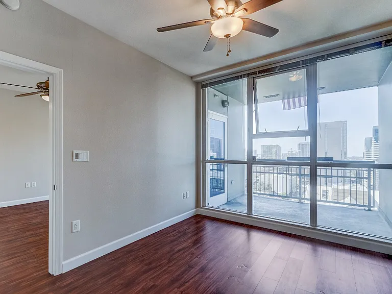 300 W Beech St #2101 — Photo 18