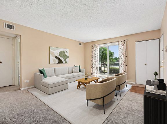 2nd image of 5403 Chateau Dr #4