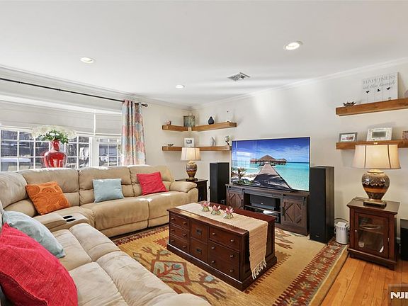 3rd image of 115 Southern Pkwy