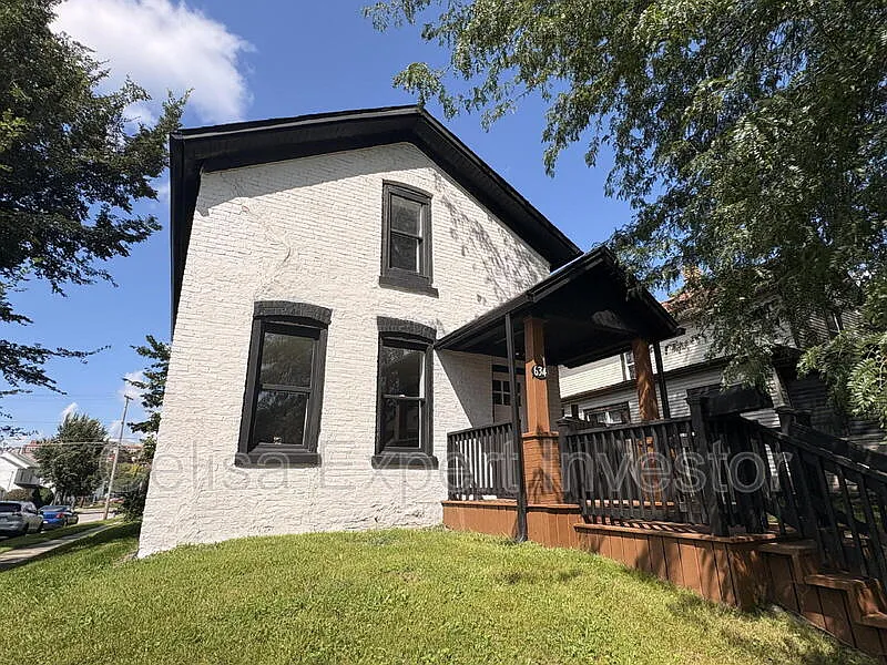 634 Walnut St